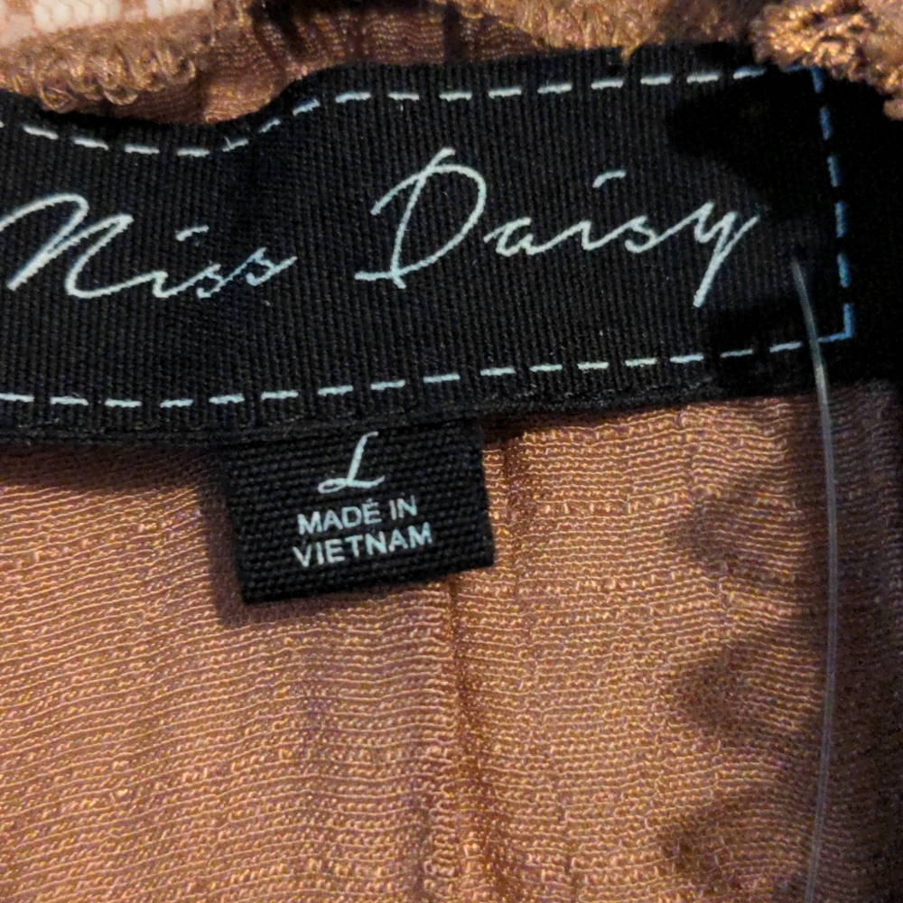 ✏️Miss Daisy button down top - Picture 4 of 5